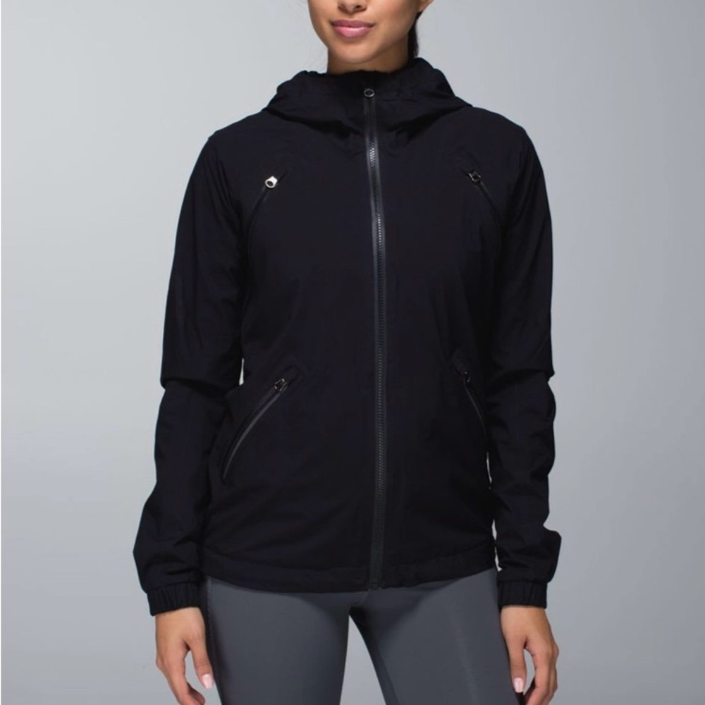 EUC!!! Lululemon Run: Rise And Shine Jacket Black $148